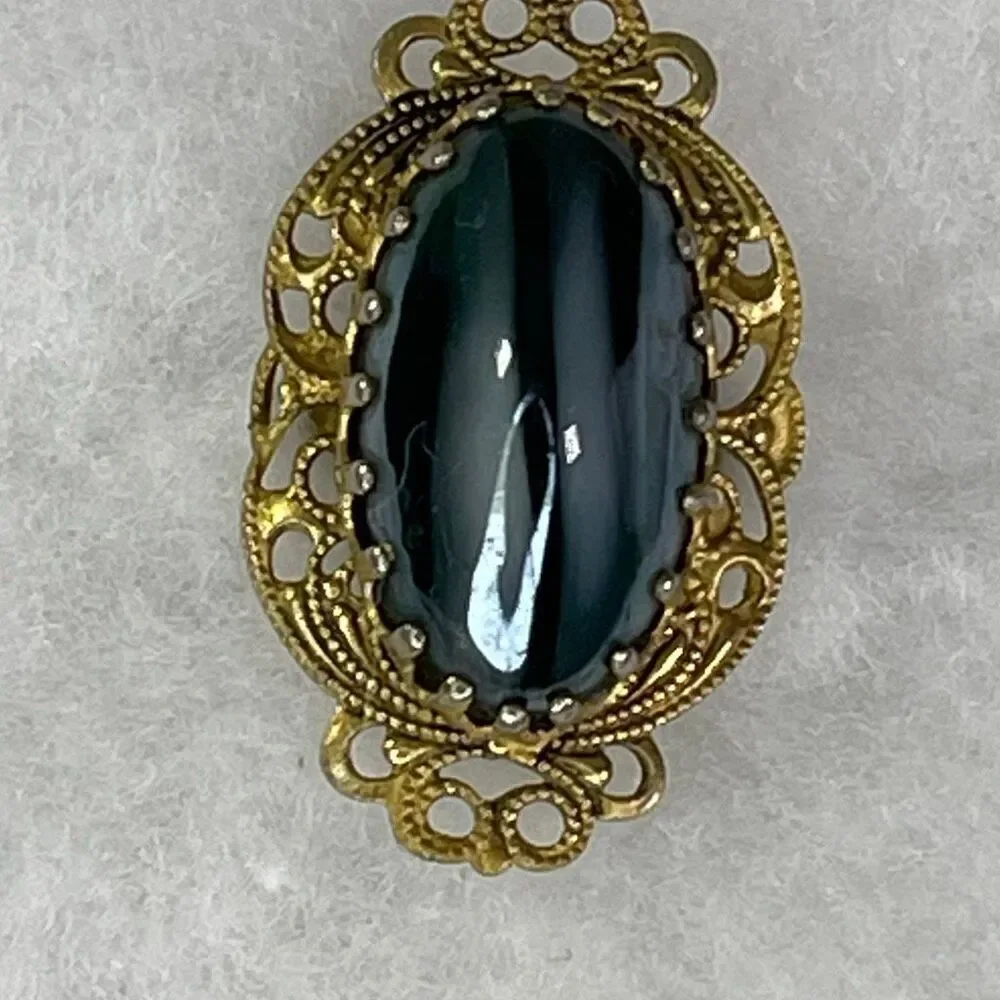 Vintage size 6.5 filigree striped cabochon stone ring.